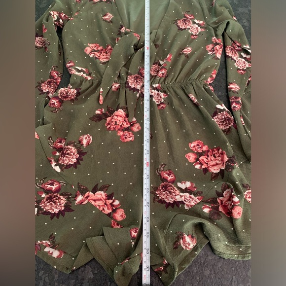 Rue21 Romper with tie top size Medium - Picture 7 of 10